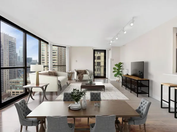 10 E Ontario St, Chicago, IL