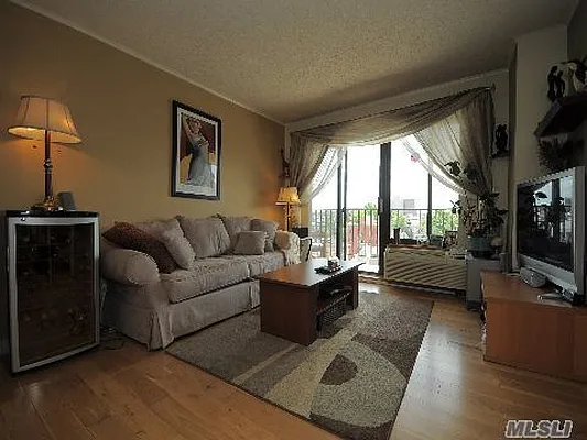 Sold by Kathi Markou, LREB | media 6