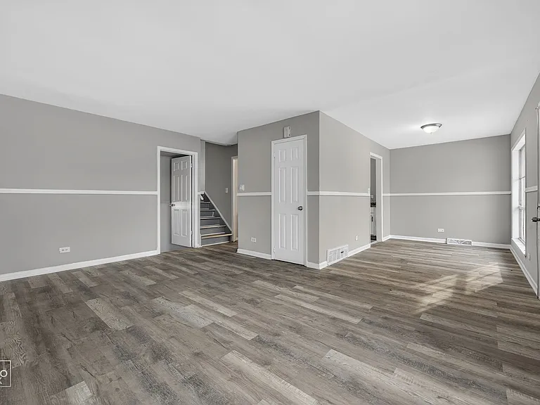 13041 S Eberhart Ave — Photo 3