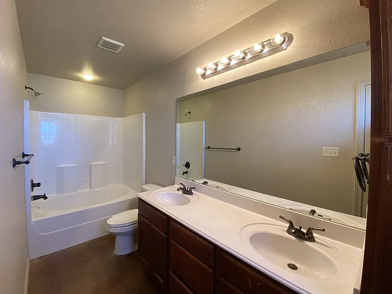 216 Andy Ln — Photo 8