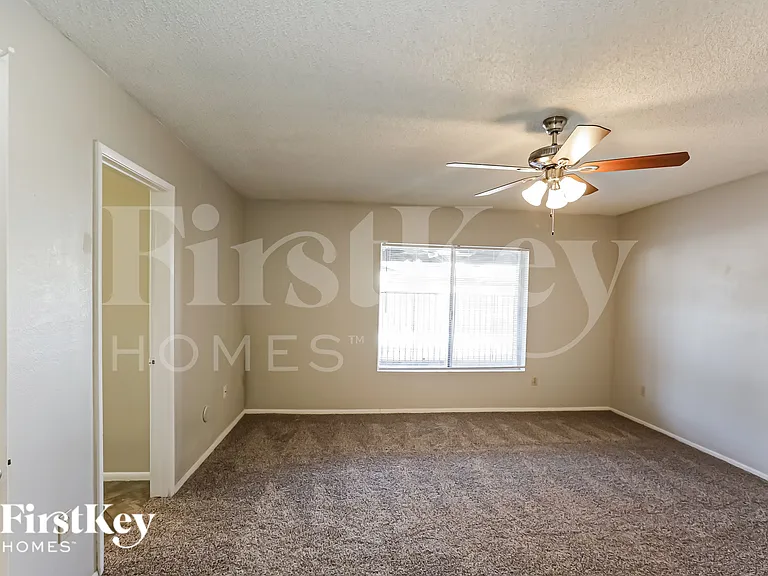 4656 W Townley Ave — Photo 9