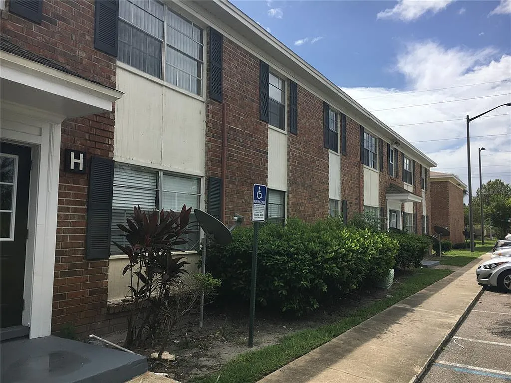 Building Photo - 5325 Curry Ford Rd #H101