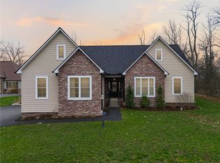 660 Gamble Rd, Oakdale, PA 15071
