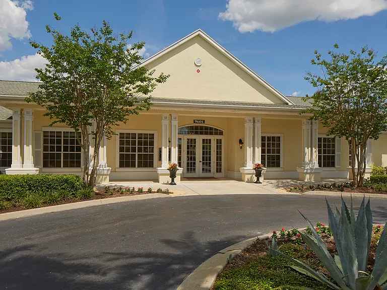 Entrance to clubhouse and leasing office