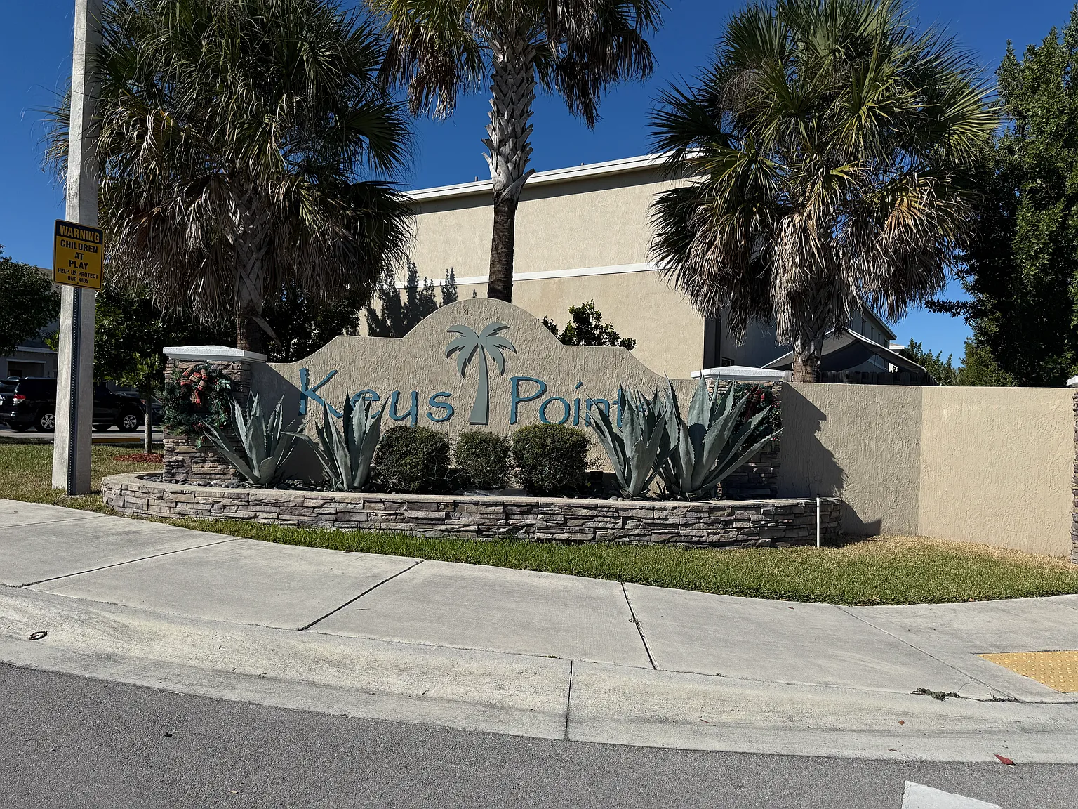 3 bed, 1272 sqft, $2,400 — Photo 1