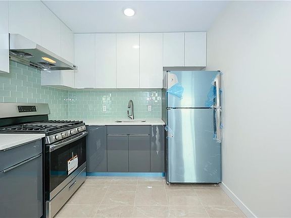 4th image of 1721 W 6th St APT 2A