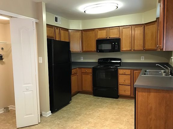 2nd image of 302 S Chesire Ct