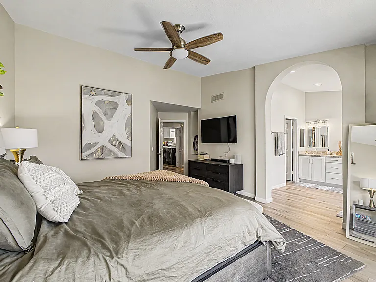 1911 E Belmont Dr — Photo 17