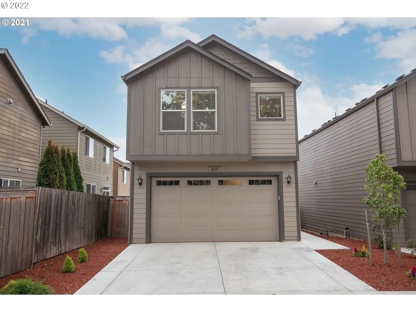 4225 NE 34th Way photo 1