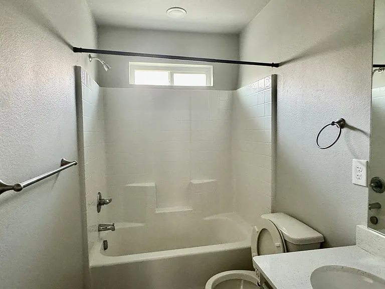 400 Lowes Blvd #B — Photo 15
