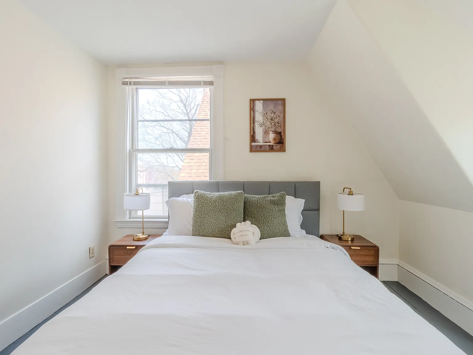 4 bed, 1800 sqft, $4,600 — Photo 2