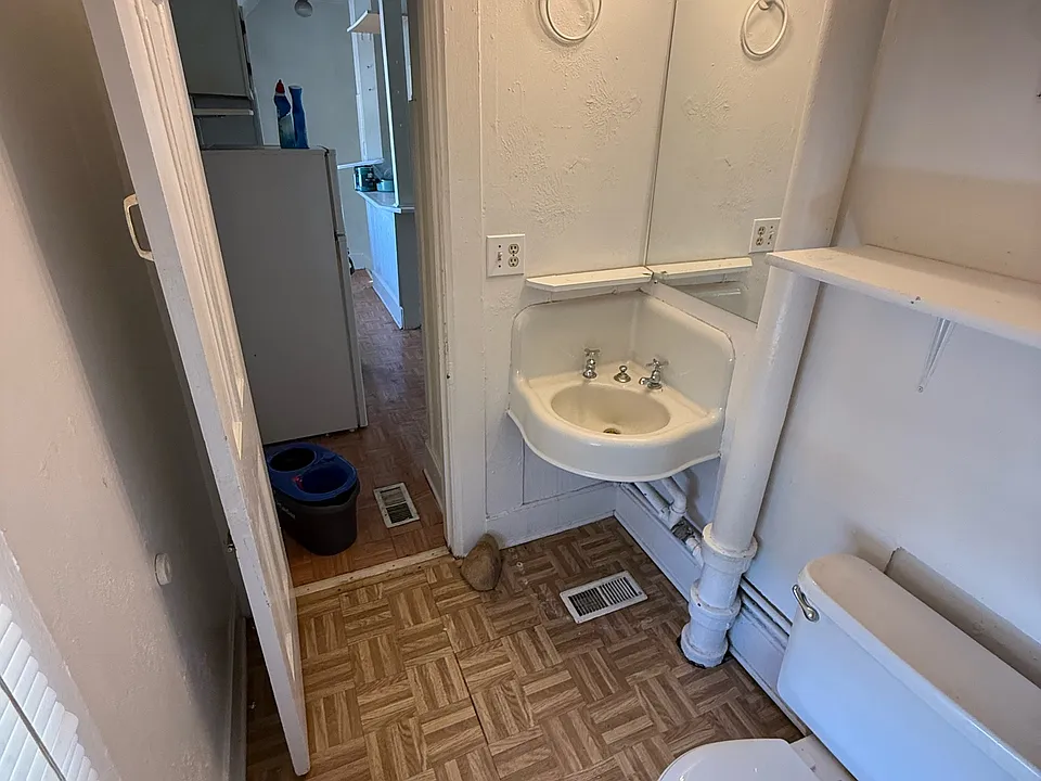 748 Teller Ave #2