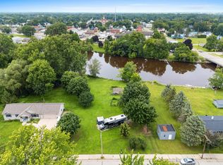 303 1st St, Oconto, WI 54153