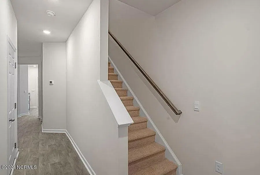 3 bed, 2.5 bath, 1416 sqft, $1,800 — Photo 2