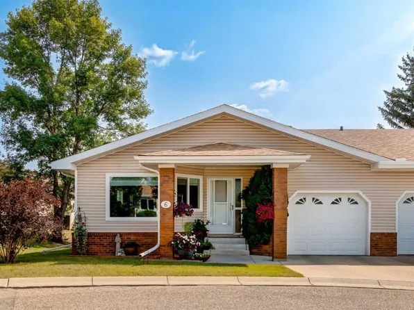 6 Vandoos Vlg NW, Calgary, AB T3A 4W3