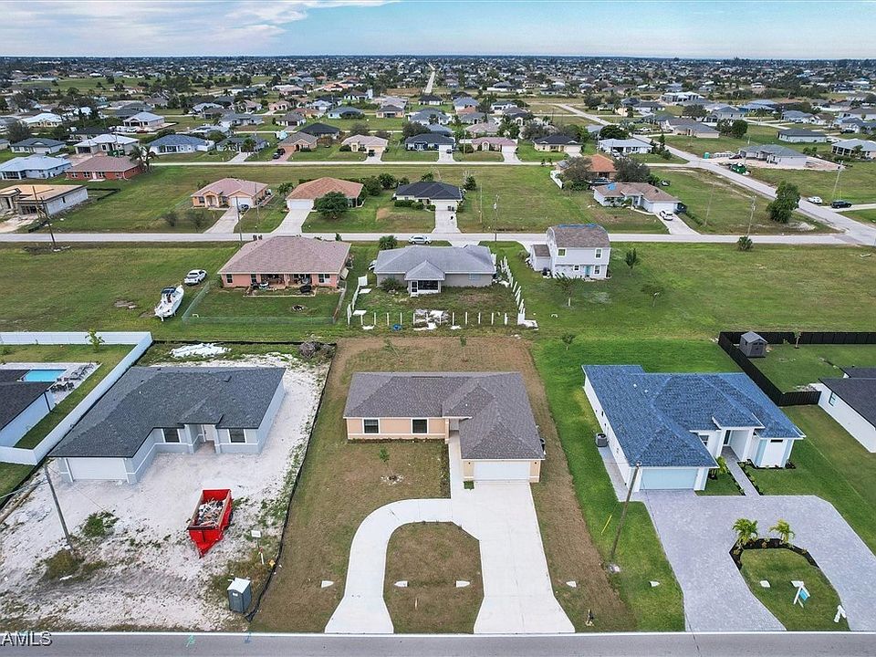 1st image of 412 Chiquita Blvd N