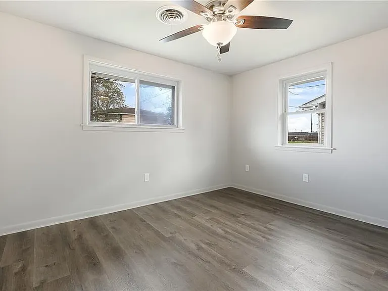 220 Grove Ave — Photo 8