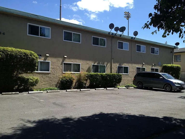 1634 Virginia Ave #8 — Photo 2