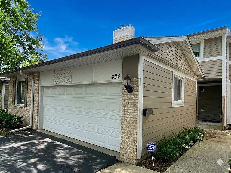 424 Mallard Dr — Photo 2