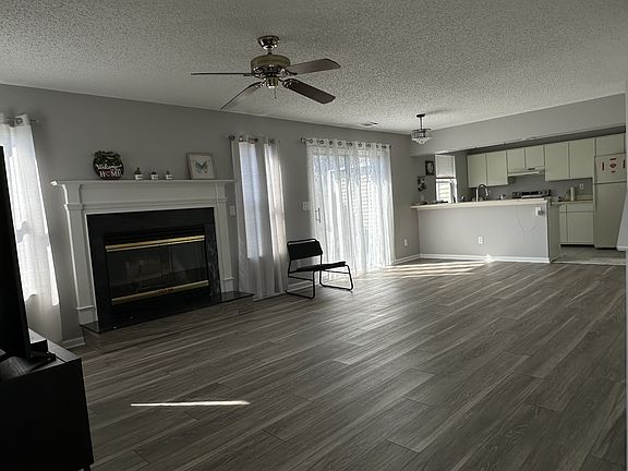 4th image of 5608 Tourmaline Ct #1