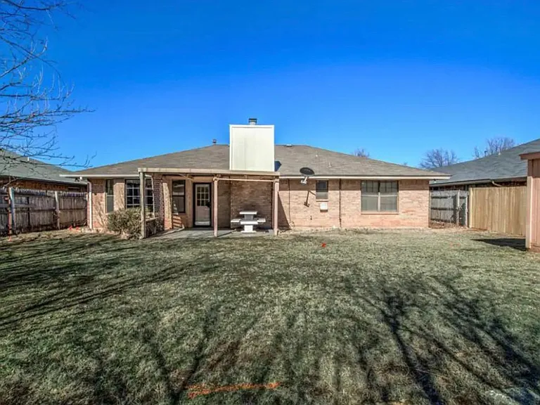 2608 Summerfield Dr — Photo 13