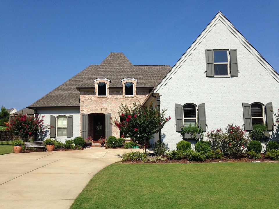 Front view of home