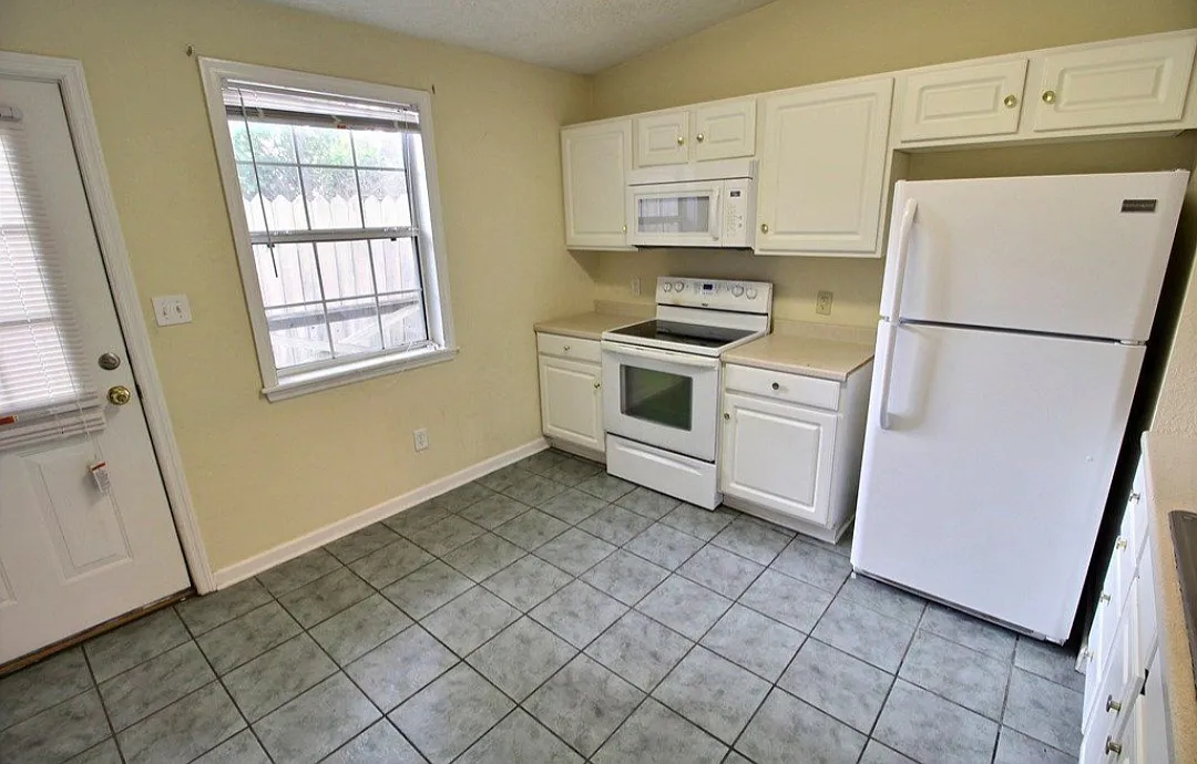 2 bed, 1064 sqft, $1,300 — Photo 3