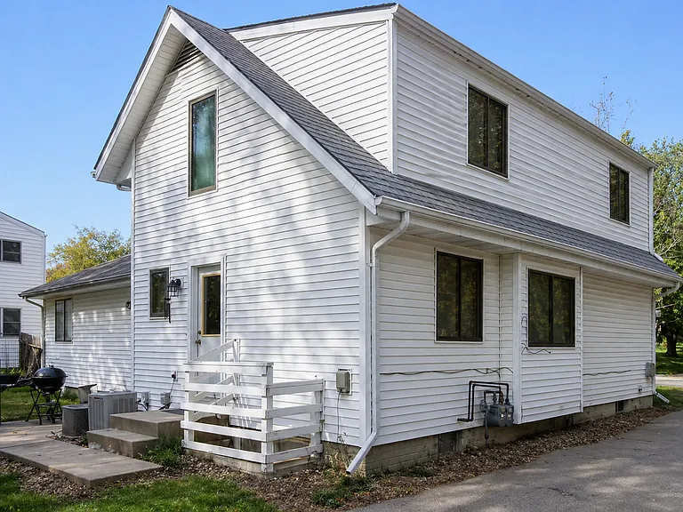 4118 Harris St — Photo 2