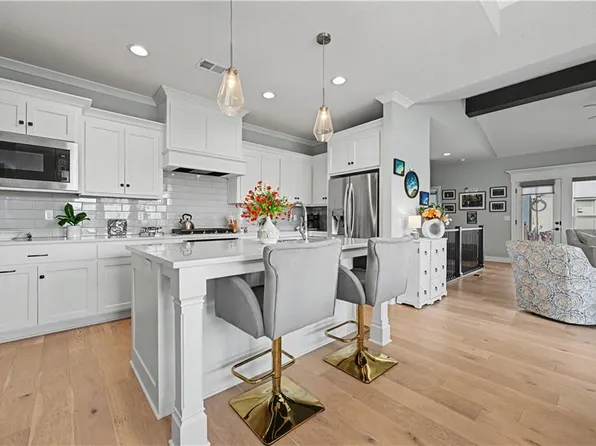 21909 W 82nd Ter, Lenexa, KS 66220