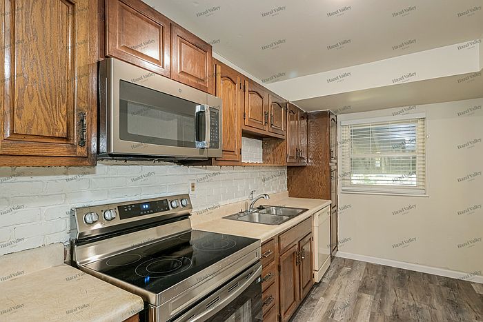 1st image of 205 McAlpine Dr