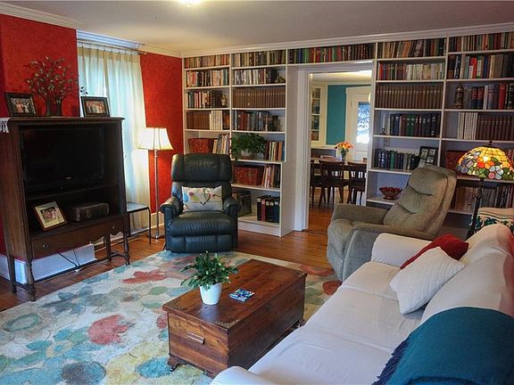 2nd image of 142 Warner St