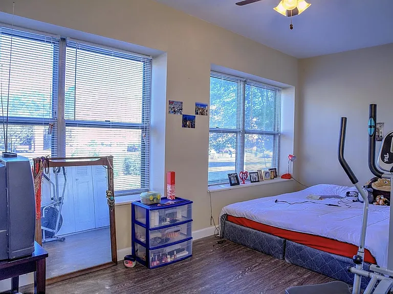 5592 Pershing Ave #32 — Photo 8