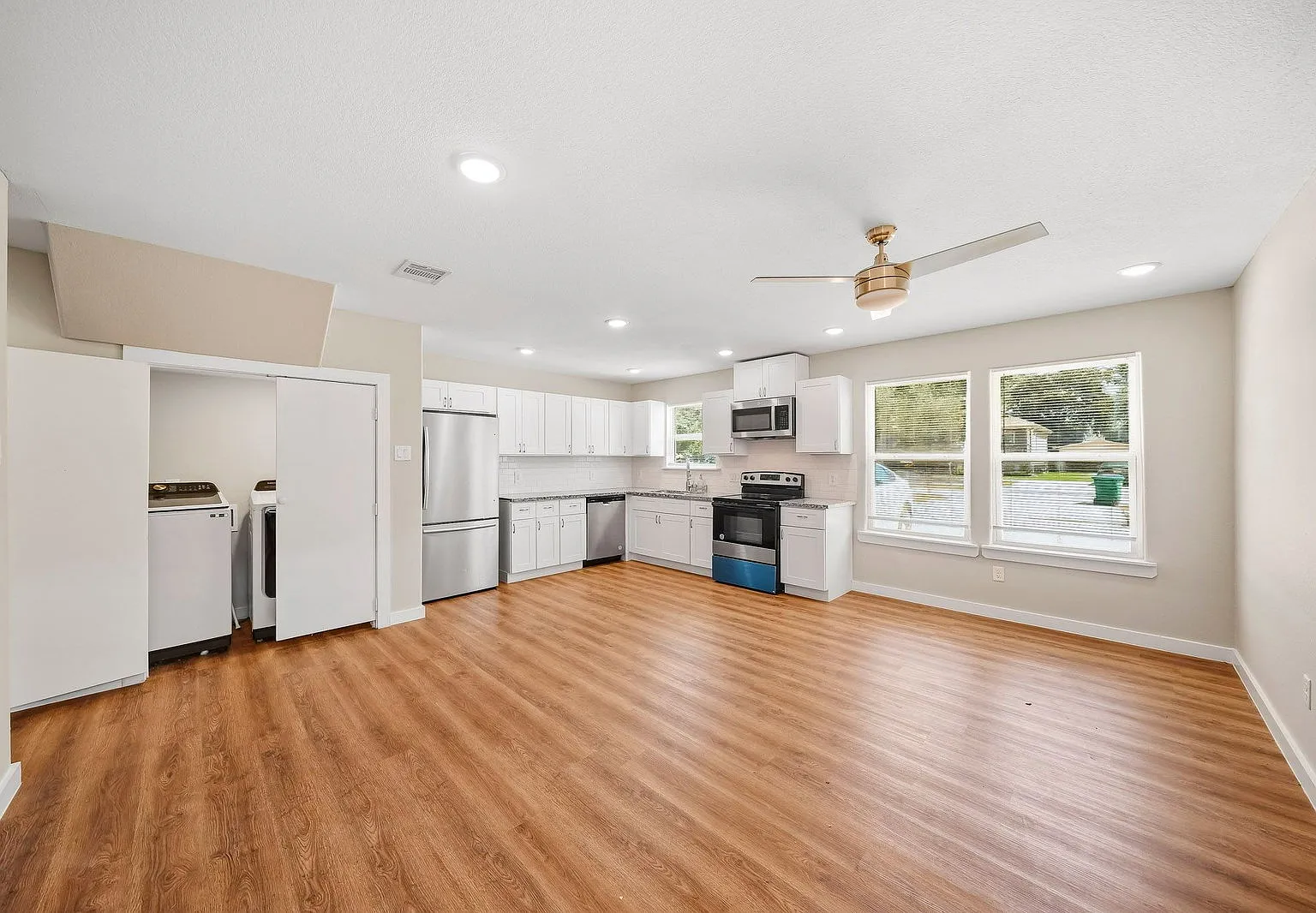 3 bed, 2.0 bath, 1250 sqft, $1,649 — Photo 1