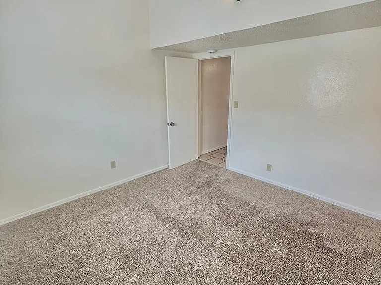 1901 E Lindsey St — Photo 63