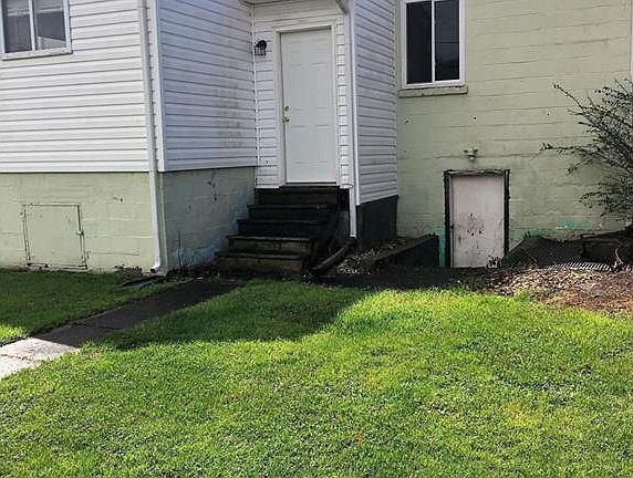 3rd image of 2146 Grant Ave