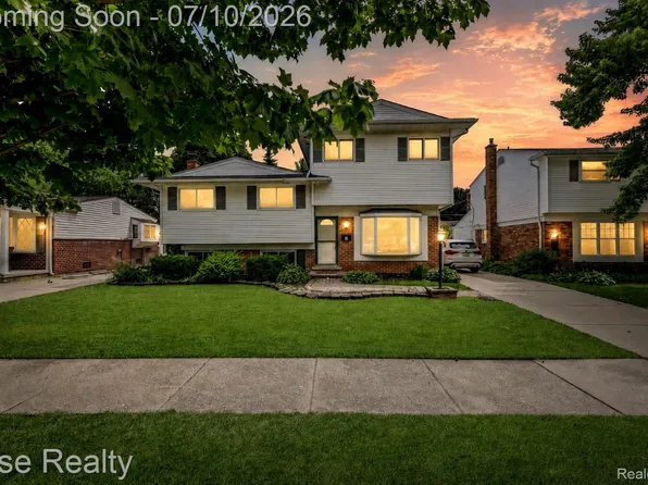 1329 W Elmwood Ave, Clawson, MI 48017