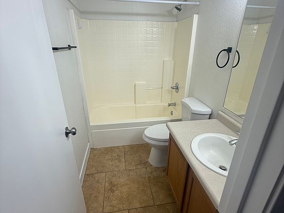 4th image of 613 W Jardin Dr