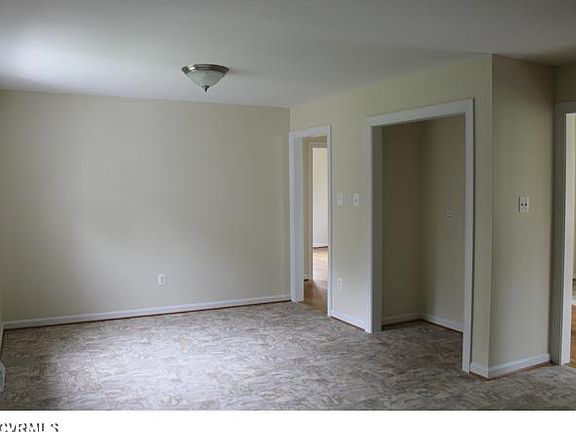 4th image of 21505 Court St