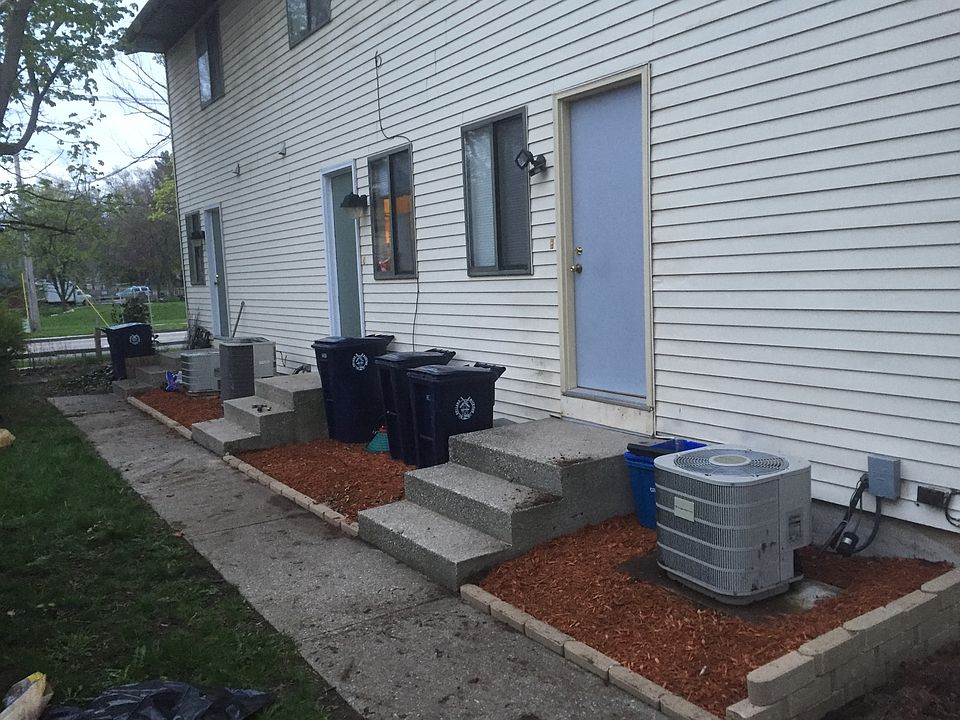 1st image of 213 E 17th St