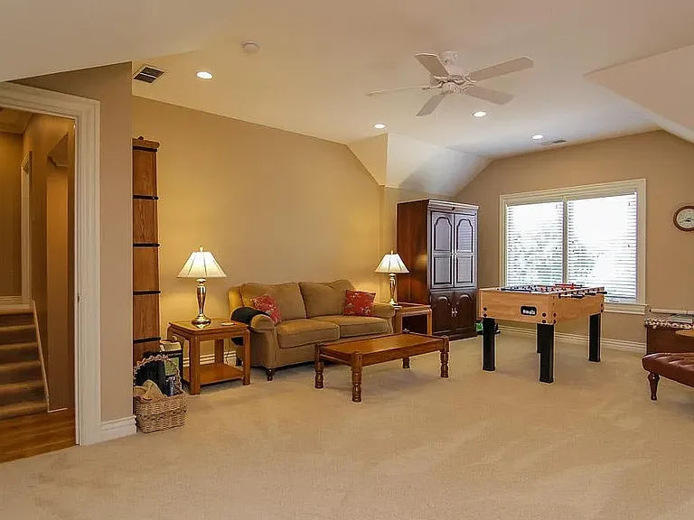 13204 Longwood Ln — Photo 11