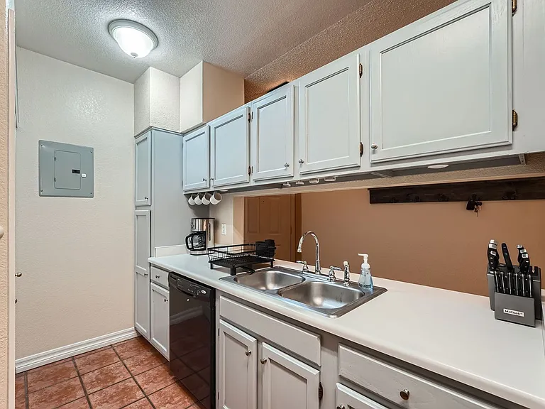 7430 Singing Hills Dr — Photo 15