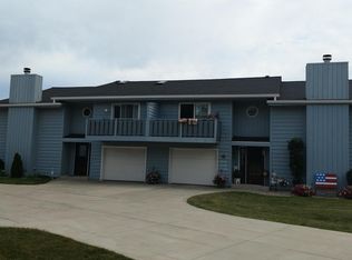 6460 S Crabapple Ct UNIT 4, Oak Creek, WI 53154