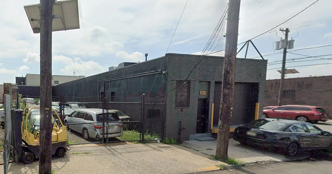 1 bed, 5000 sqft, $7,500 — Photo 2
