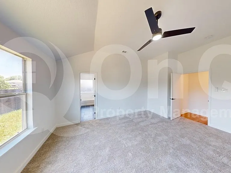 1028 Aviary — Photo 13