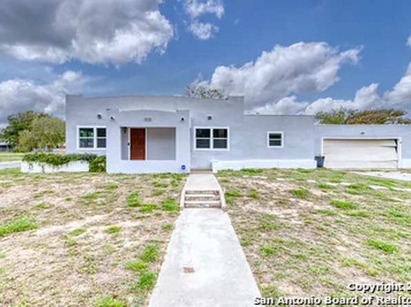 412 S 9TH ST, Carrizo Springs, TX 78834