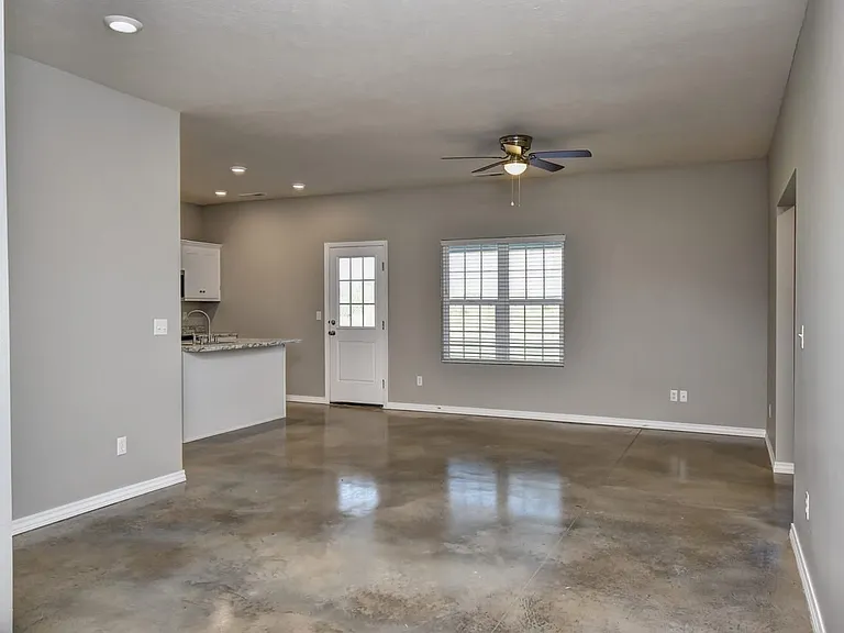 607B W Morgan Ct — Photo 7