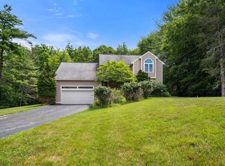16 Lamington Hill Rd, Stratham, NH 03885