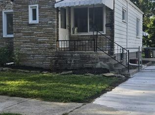 8449 Central St, Center Line, MI 48015