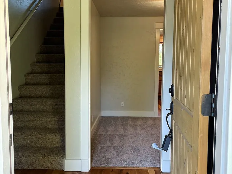 709 N Saddlebrook Way — Photo 3