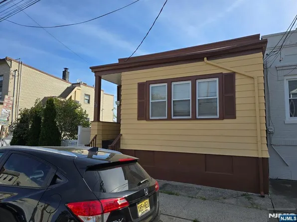 16 Lake St, Belleville, NJ 07109